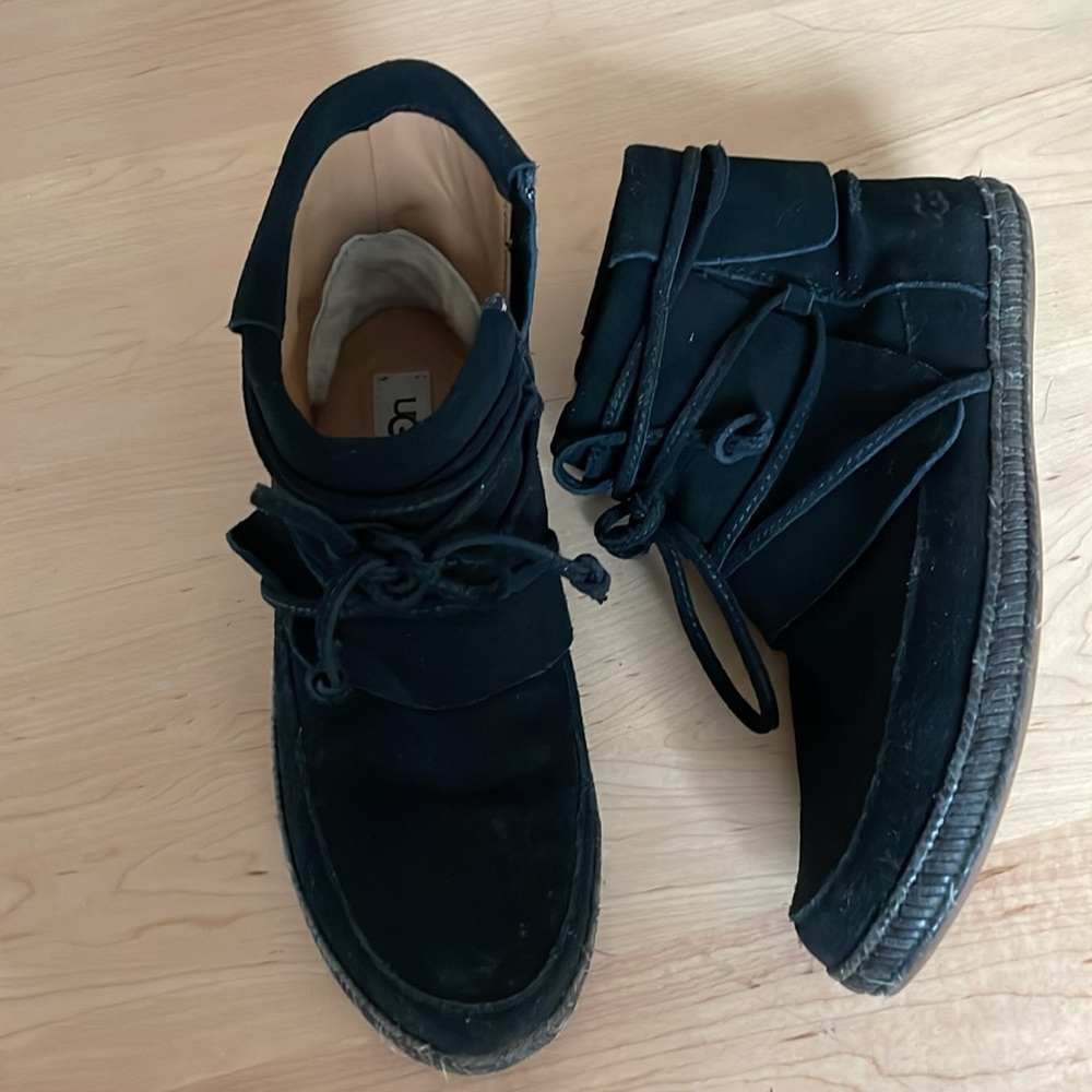 Worn twice UGG Women's Black Suede Ankle Boots - Picture 3 of 12